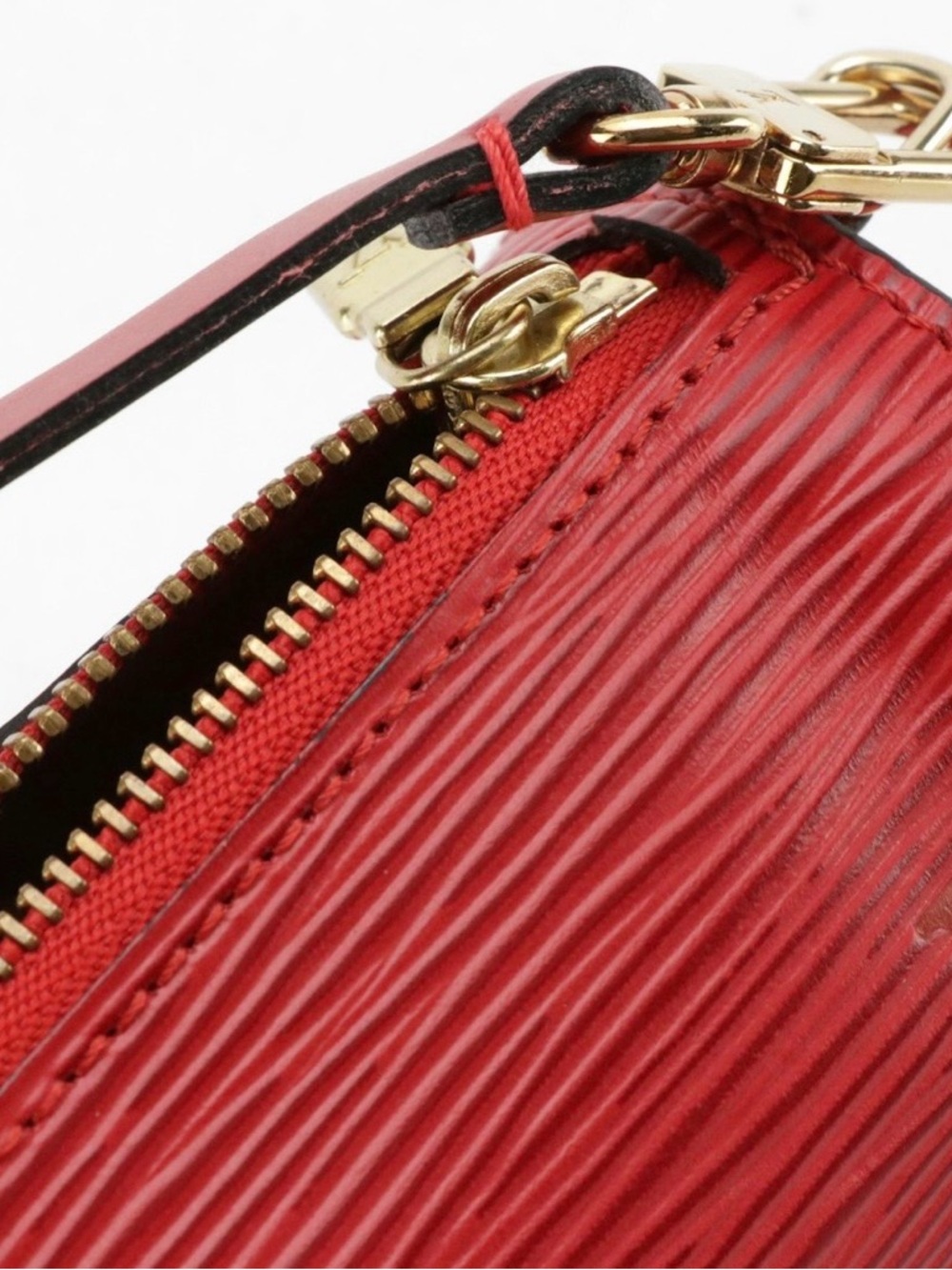 Louis Vuitton Mini Papillon Pochette in Red Epi Leather - Picture 5 of 6